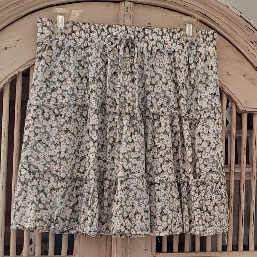 Floral Print Flouncy Ruffled Skirt - Picture 2 of 6